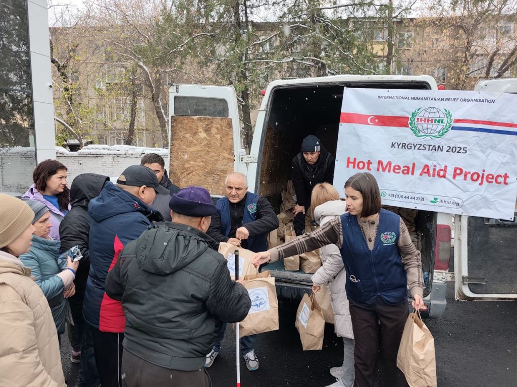 Благотворительная акция — раздача обедов при поддержке ОФ «Ак Демилге»