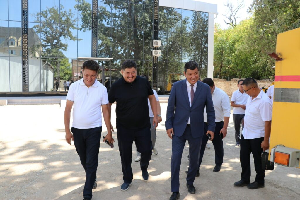 Визит мэра г. Бишкек в Культурный Центр КОС и КОГ